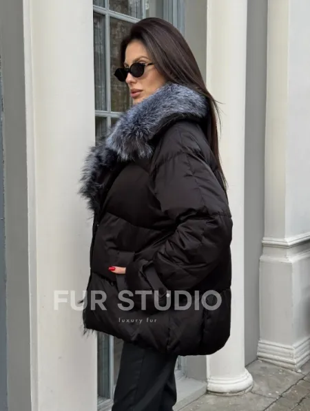 Модный пуховик в стиле Oversize с натуральным мехом чернобурки - фото 4
