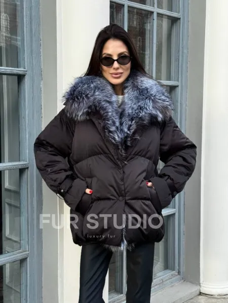 Модный пуховик в стиле Oversize с натуральным мехом чернобурки - фото 6