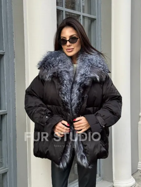 Модный пуховик в стиле Oversize с натуральным мехом чернобурки - фото 8