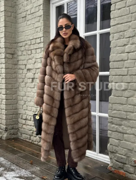 Длинная шуба из меха куницы - фото 11