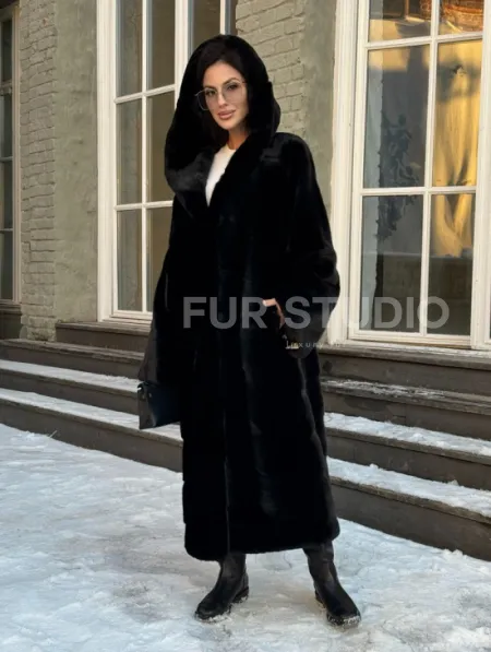 Шуба кимоно с капюшоном черного цвета из скандинавской норки Saga Furs - фото 0