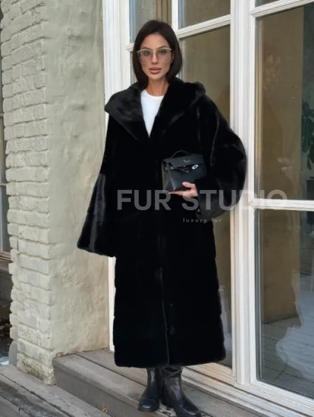 Шуба кимоно с капюшоном черного цвета из скандинавской норки Saga Furs - фото 6