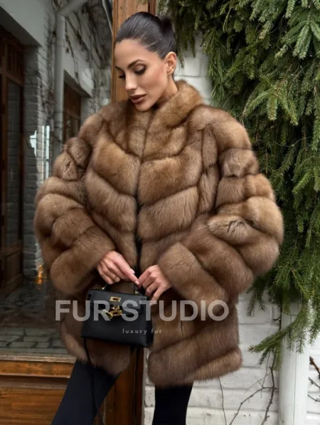 Полушубок из куницы с воротником V-образным - фото 8
