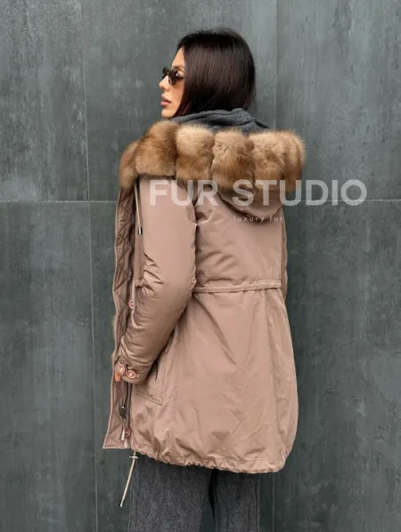Женский пуховик с мехом куницы - фото 7