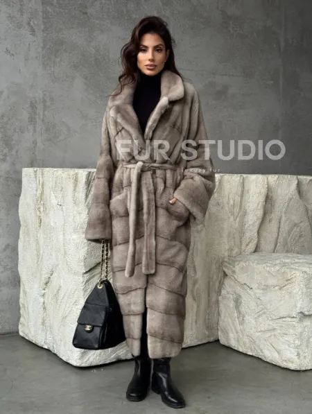 Удлинённая норковая шуба с поясом - фото 7