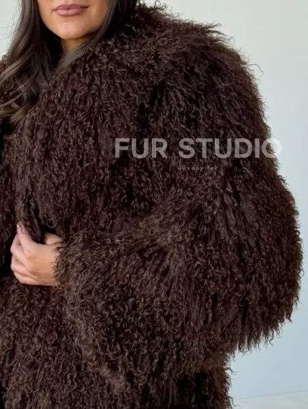 Коричневая шуба из ламы - фото 1