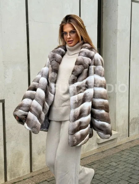 Шуба из меха шиншиллового кролика PREMIUM COLLECTION - фото 11