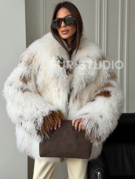 Шуба из ламы бело-коричневая - фото 0