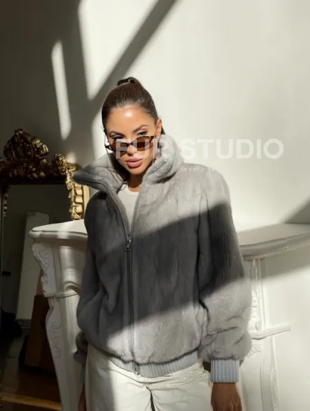 Светлая норковая куртка - бомбер - фото 0