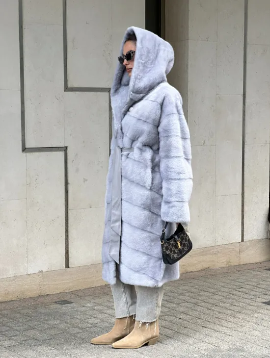 Эффектное пальто - шуба с капюшоном из меха голубой норки - фото 5
