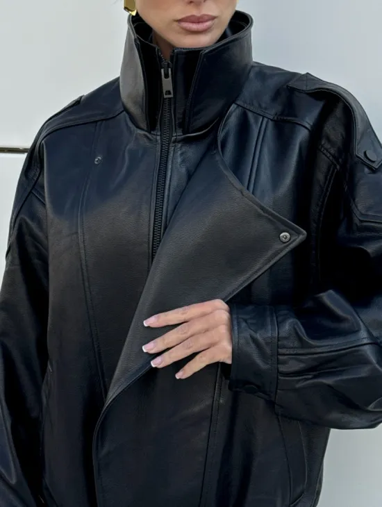 Женская кожаная куртка с двойным воротником, пышными рукавами реглан - фото 5