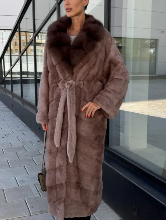 Длинная шуба из норки с воротником из меха куницы - цвет пыльная роза - фото 4