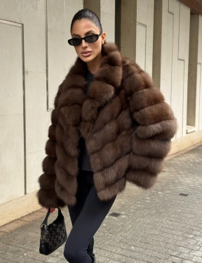 Шуба из меха куницы Dark с английским воротником - фото 0