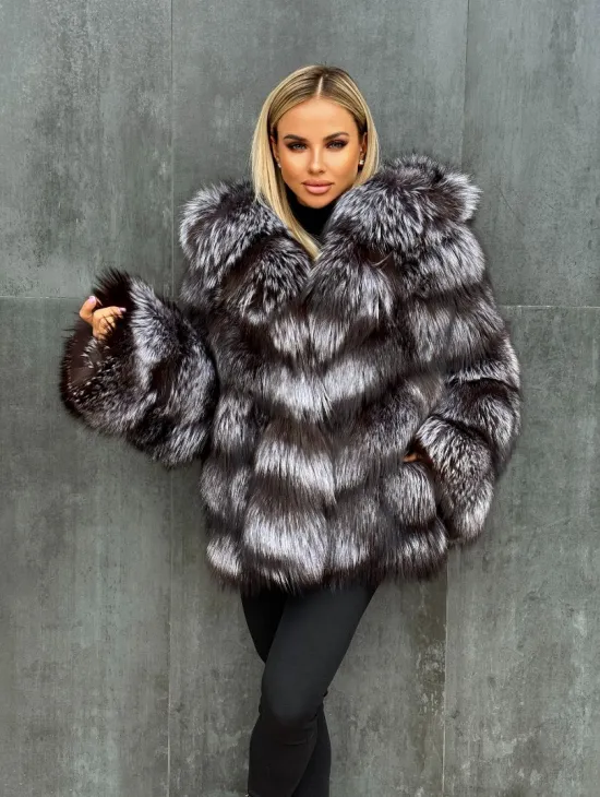 Шуба натуральная из чернобурки с капюшоном - фото 10