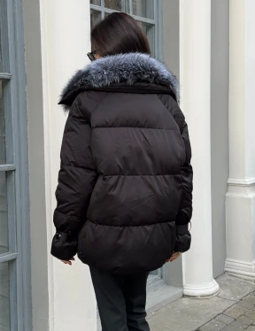 Модный пуховик в стиле Oversize с натуральным мехом чернобурки - фото 5