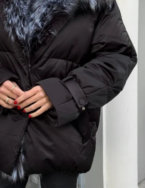 Модный пуховик в стиле Oversize с натуральным мехом чернобурки - фото 1