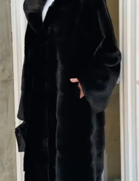 Шуба кимоно с капюшоном черного цвета из скандинавской норки Saga Furs - фото 1