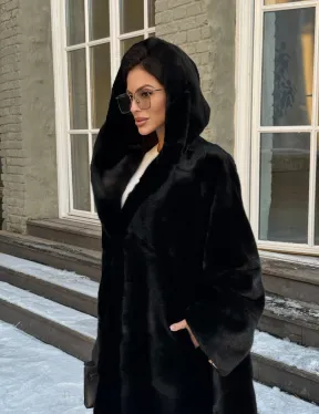 Шуба кимоно с капюшоном черного цвета из скандинавской норки Saga Furs - фото 2