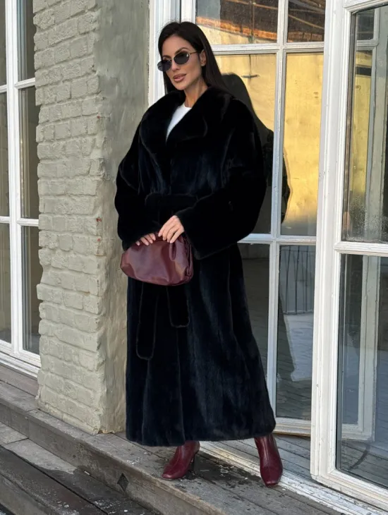 Элегантная модель женской норковой шубы с английским воротником из элитного меха норки - фото 5