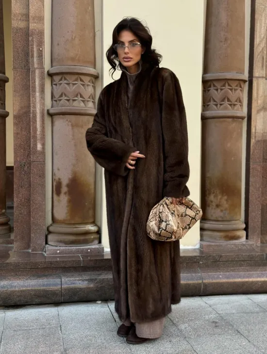 Модная длинная норковая шуба «зима 2025» из скандинавской норки - цвет орех - фото 7