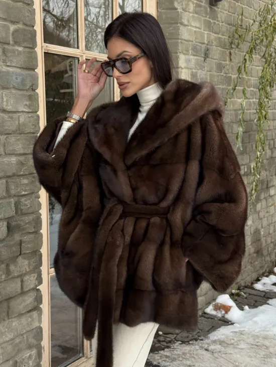 Полушубок из натурального меха норки Nafa mink в цвете соболь с капюшоном, фасон - летучая мышь - фото 3