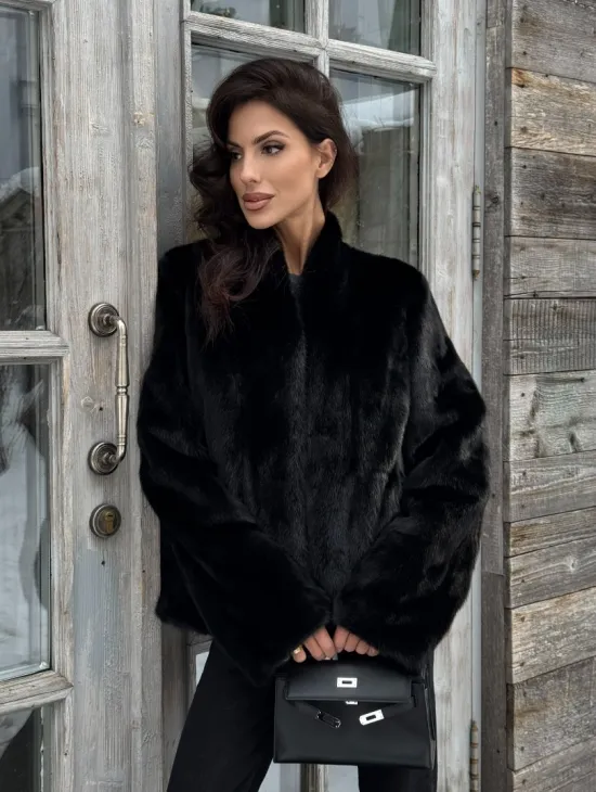 Черный короткий меховой жакет - полушубок с V-образным воротником - фото 5