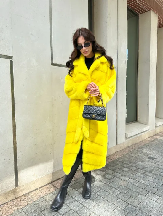 Шуба из меха норки в лимонном цвете - фото 3