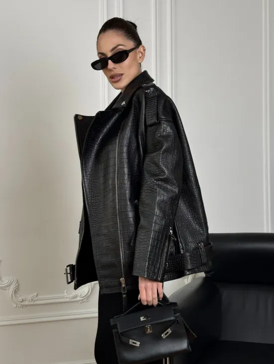 Total black удлиненная женская косуха из натуральной кожи CROCO с косой застежкой-молнией - фото 3