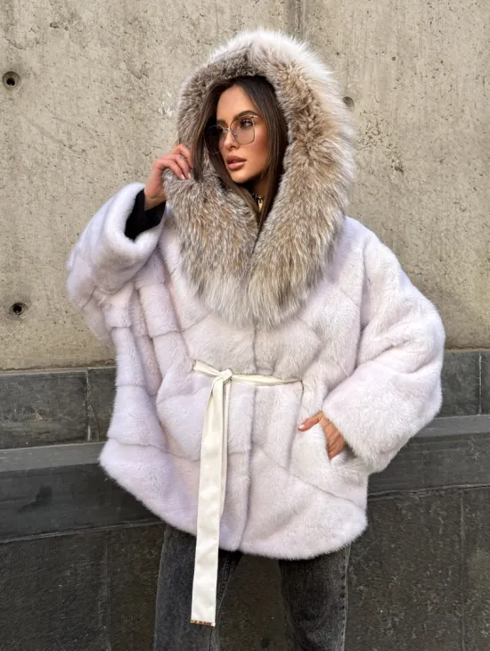 Белая норковая шуба-кимоно с капюшоном из отделки рыси - фото 10