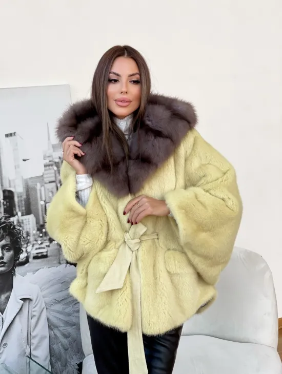 Норковое пончо с капюшоном из меха куницы - фото 1