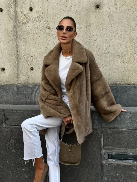 Норковый полушубок в пастельном оттенке - фото 10