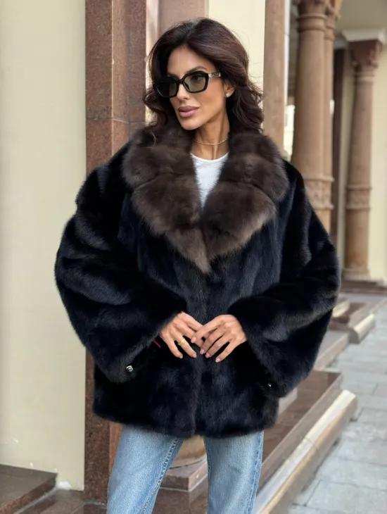 Короткая норковая шуба махагон с воротником из куницы - фото 7