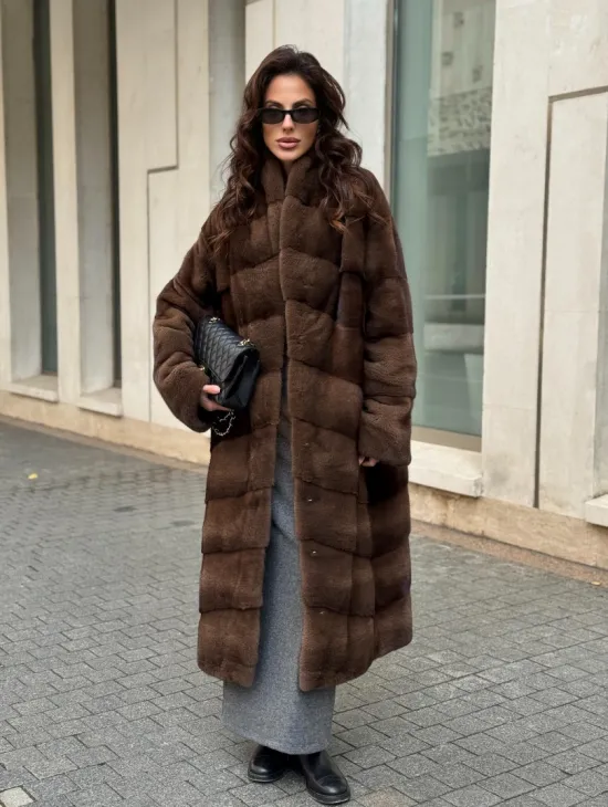 Шуба из плюшевой норки Velvet с V-образным воротником - фото 7