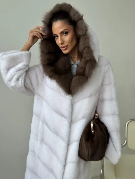 Белая норковая шуба с куницей капюшон - фото 8