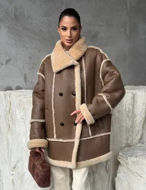 Коричневая женская дубленка - фото 11