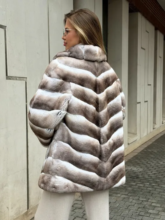 Шуба из меха шиншиллового кролика PREMIUM COLLECTION - фото 6