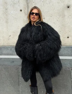 Черная шуба из ламы V-образный вырез - фото 12