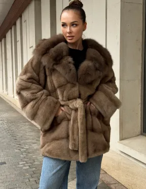 Полушубок норковый с капюшоном из меха куницы - фото 0