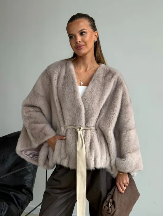 Женская шуба в стиле 