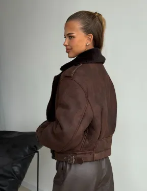 Двубортная короткая дубленка - фото 7