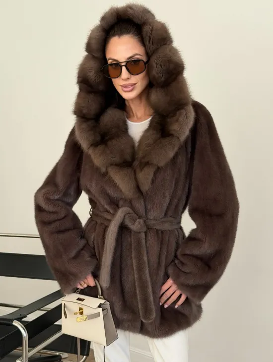 Коричневый норковый полушубок с мехом куницы - фото 2