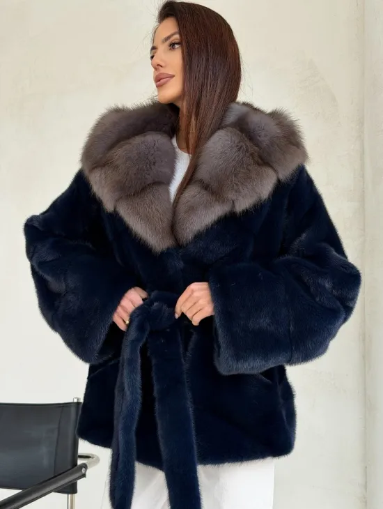 Норковый полушубок синего цвета с капюшоном куница - фото 5