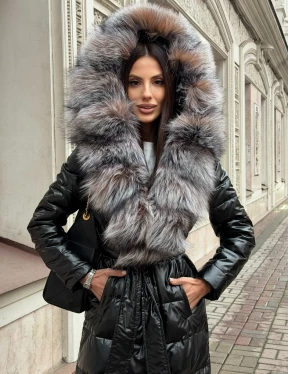 Чёрное пуховое пальто с меховым капюшоном из чернобурки - фото 10
