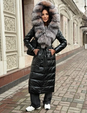 Чёрное пуховое пальто с меховым капюшоном из чернобурки - фото 11