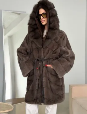 Шуба норковая с капюшоном из куницы - фото 10