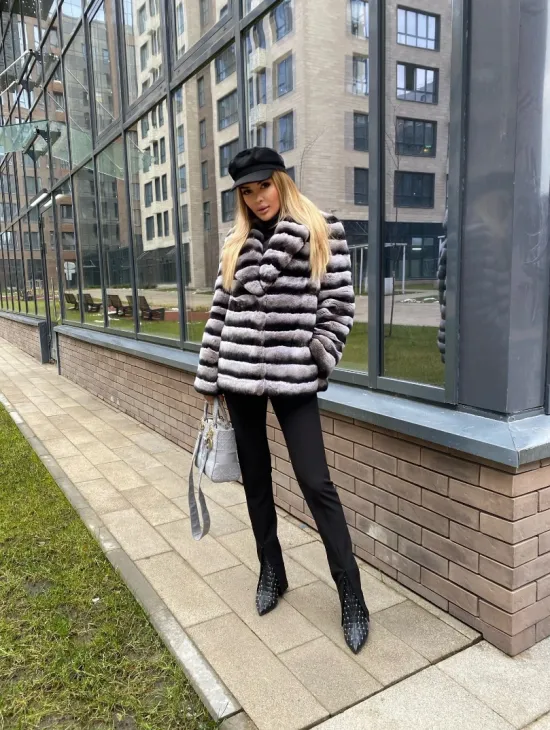 Укороченная шиншилловая шуба из меха орилага - фото 4