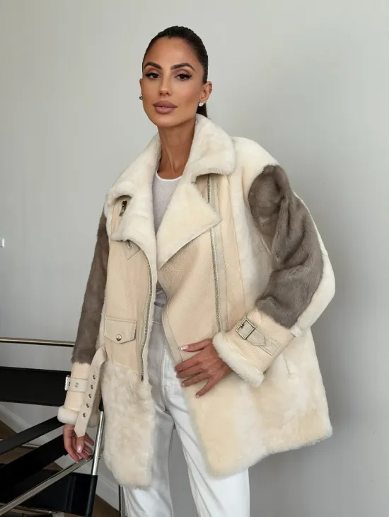 Удлиненная дубленка из натуральной овчины с рукавами из меха норки – молочный - фото 9