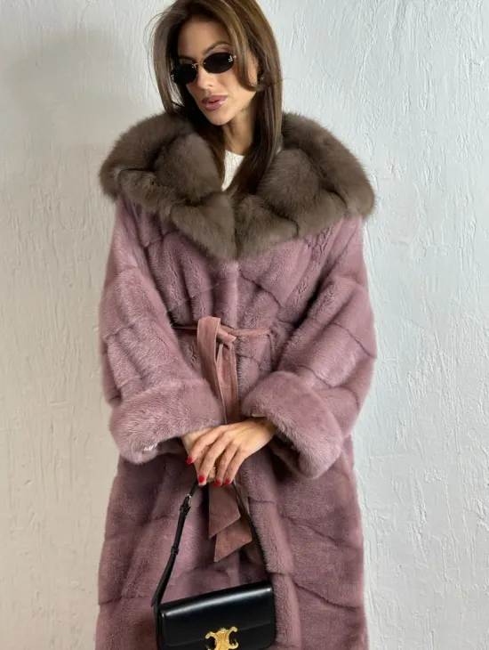 Норковая шуба с капюшоном из меха куницы - цвет пудра - фото 1