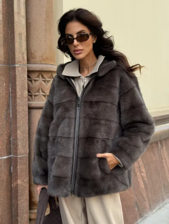 Бомбер из меха норки с капюшоном - цвет мокко - фото 0