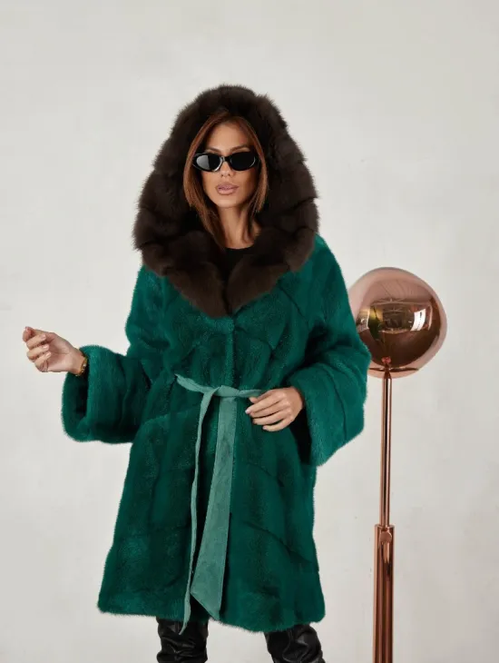Норковая шуба с капюшоном из меха куницы - цвет темный изумруд - фото 0